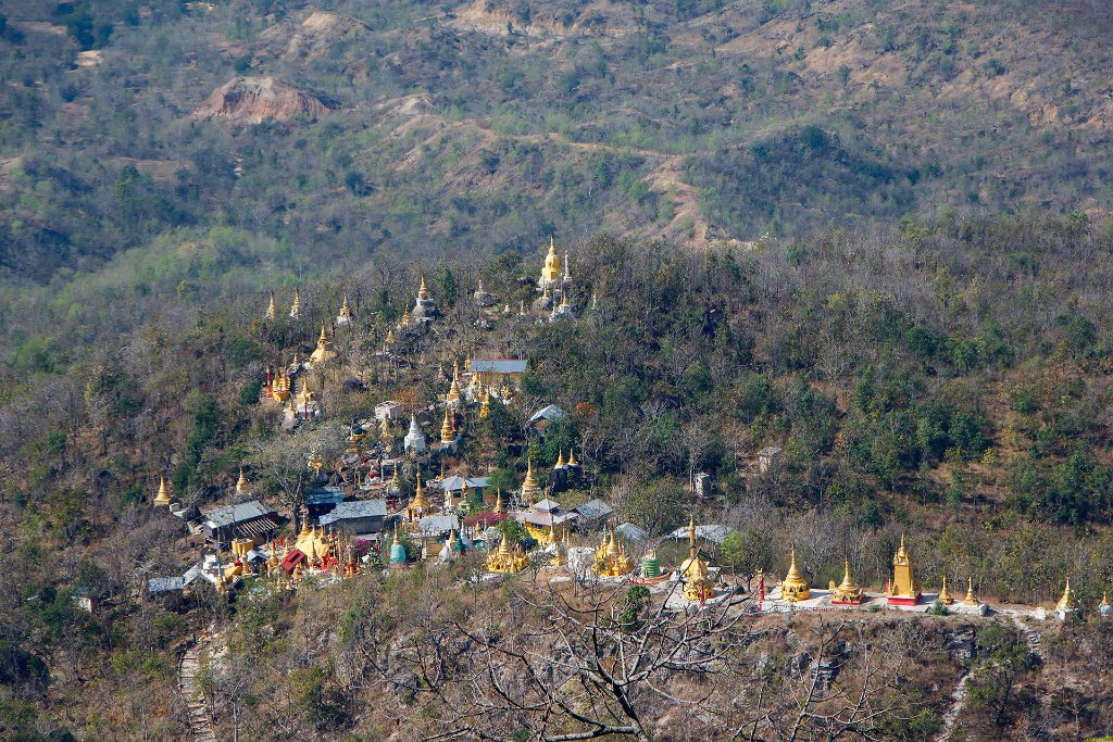 09-On the top of Popa Taung Kalat.jpg